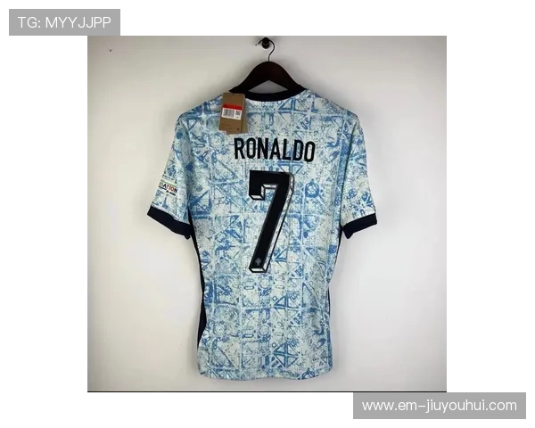 C罗同款足球刺绣球衣设计灵感与运动时尚潮流完美融合